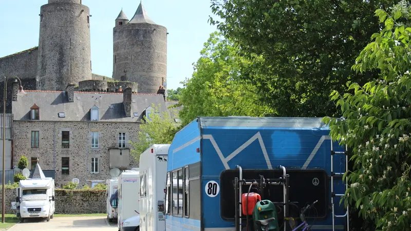 camping-car-aire-carriere-fougeres-chateau-2018©EPETITJEAN_(4)[1]