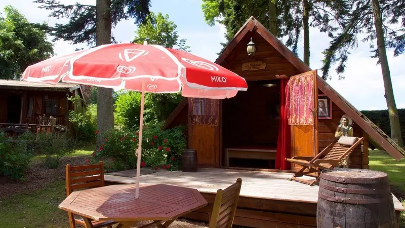 cabane-pionnier---camping-d-aleth-Destination Brocéliande