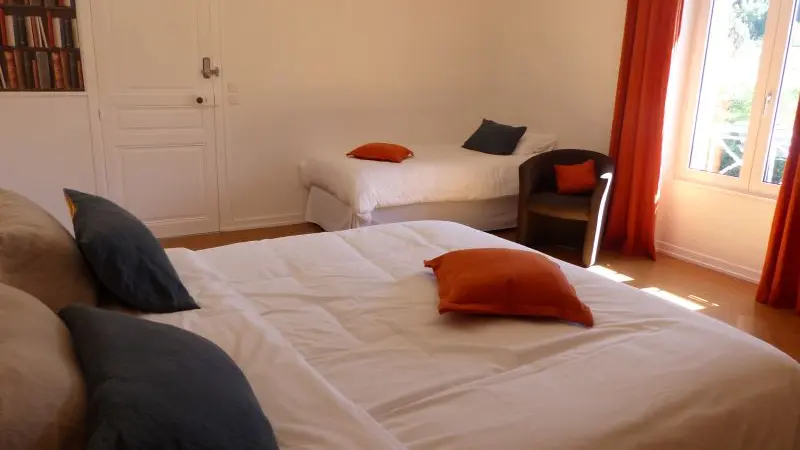 Chambre - hôtes - lits - canal - Josselin - Destination - Brocéliande