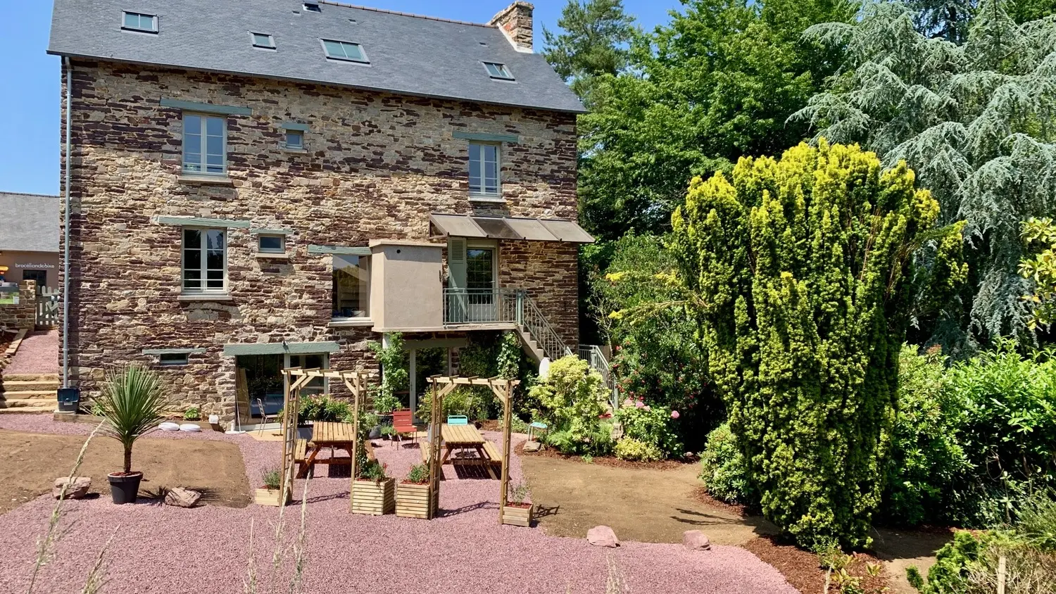 cote-jardin---maison-des-legendes-paimpont---3-3