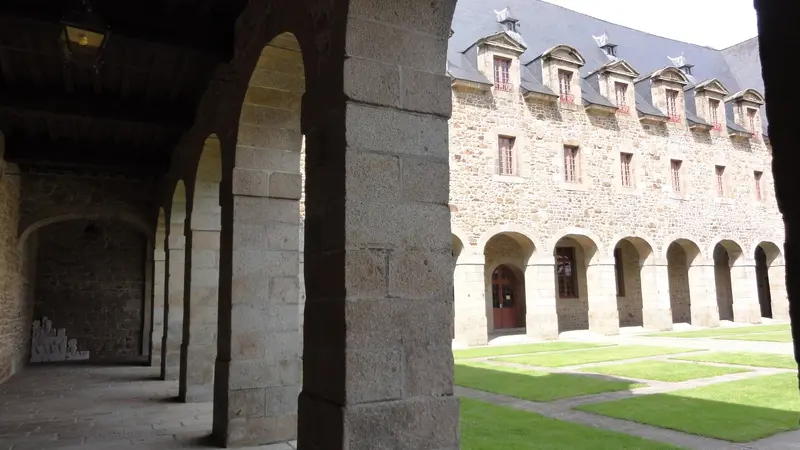 couvent-urbanistes-Fougères-patrimoine-photo-2012_(6)[1]