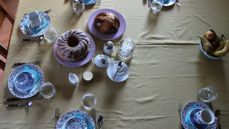 Chambre - hôtes - Figuier Gué - petit déjeuner - Lantillac - Brocéliande