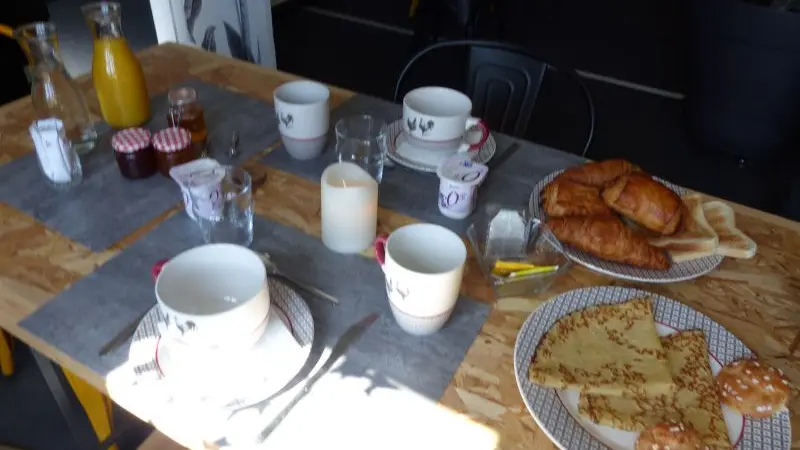 Chambre - hôtes - lits - canal - Josselin - Destination - Brocéliande