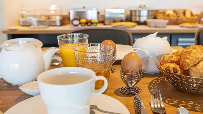 brit hotel L'Hippodrome - petit déjeuner - Ploërmel - Morbihan -  Bretagne