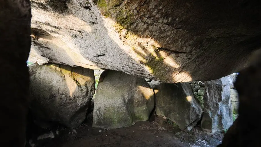 Dolmen de Crucuno Plouharnel - Morbihan Bretagne sud (2)