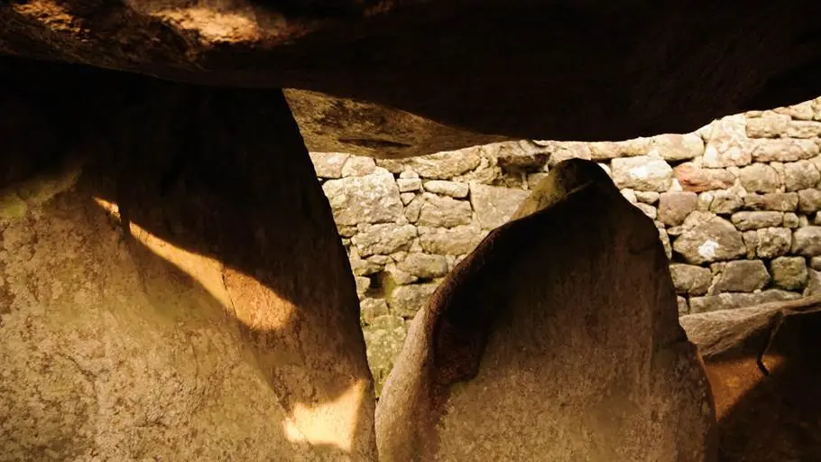 Dolmen de Crucuno Plouharnel - Morbihan Bretagne sud (1)