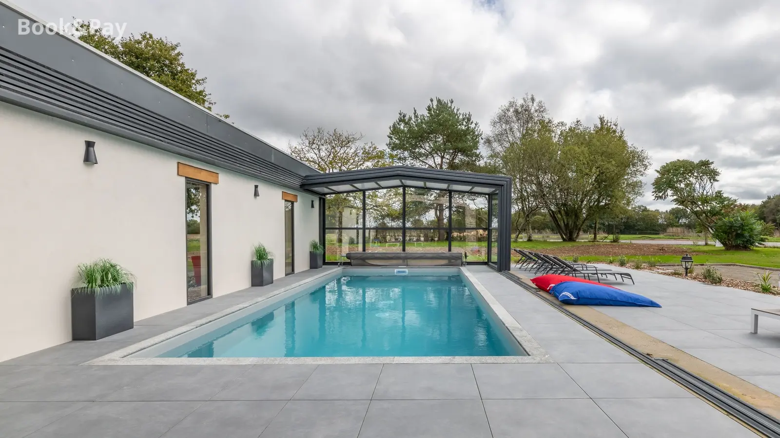 Gîte de la Brousse de Coganne_piscine_vue3