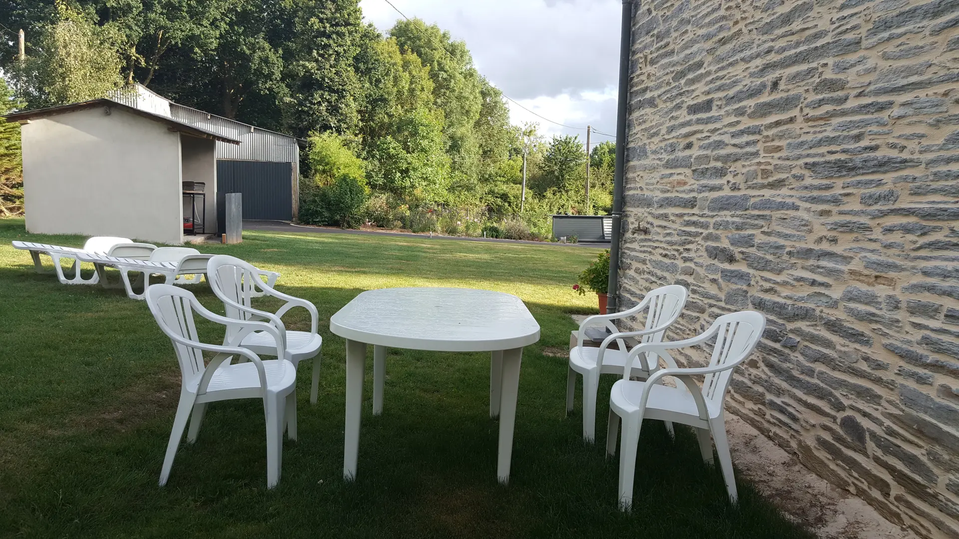 espace repas extérieur - CARDIN