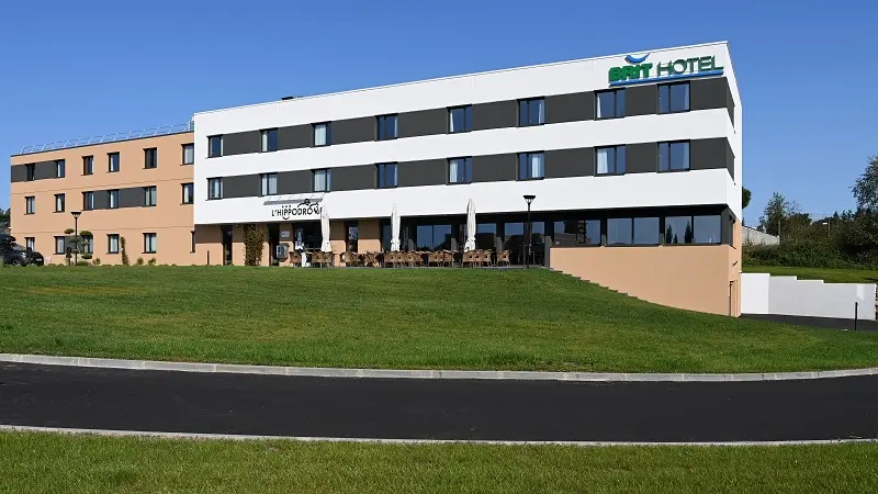 brit hotel L'Hippodrome - façade - Ploërmel - Morbihan - Bretagne