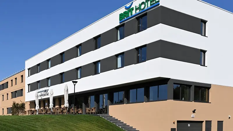 brit hotel L'Hippodrome - façade - Ploërmel - Morbihan - Bretagne