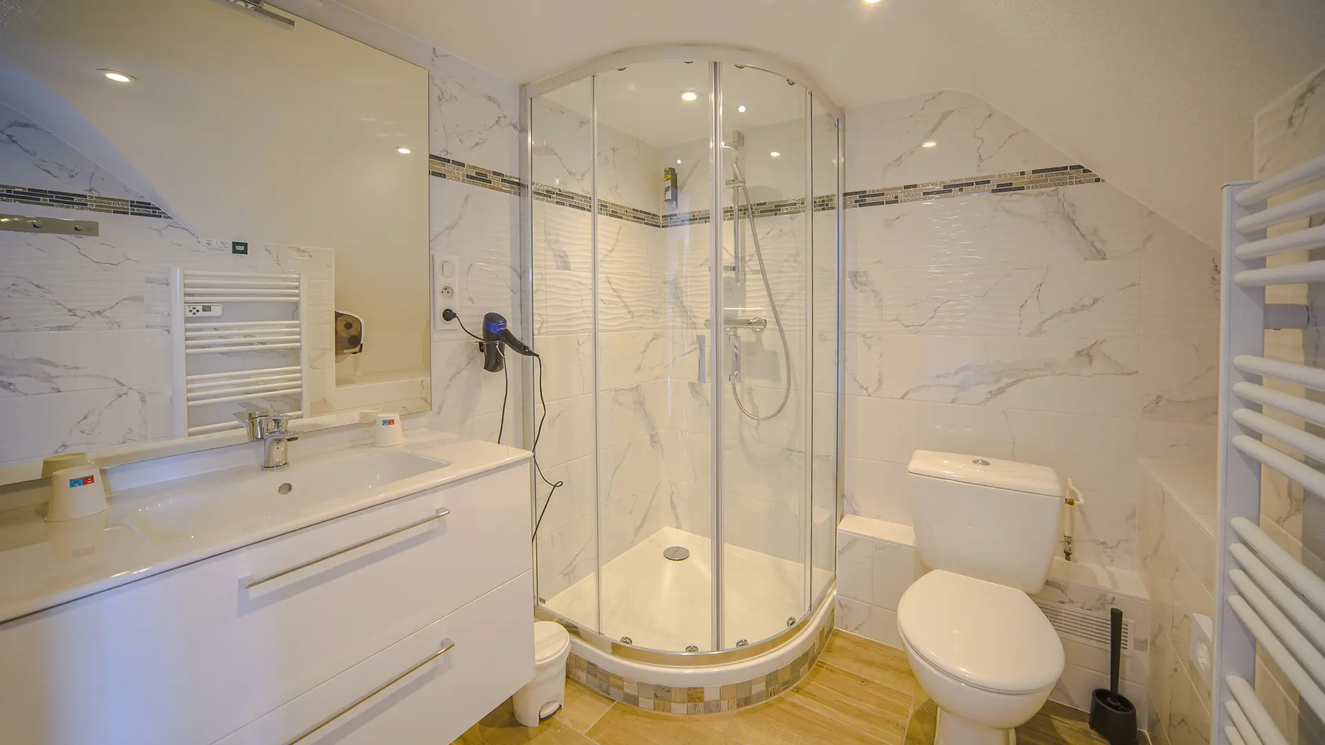 Hôtel-restaurant le Bretagne Le Vivier-sur-Mer