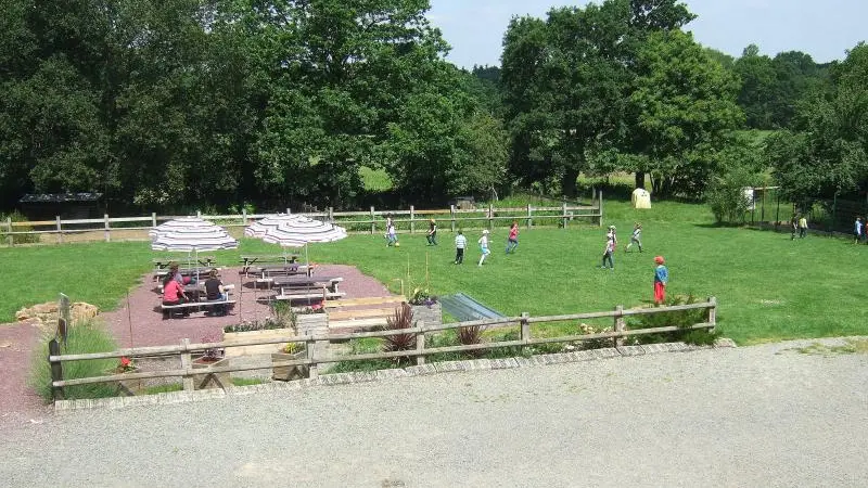 jardin salle recpetion trénube