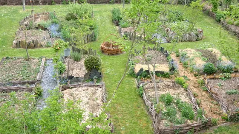 jardinmedieval-laclaiedeslandes