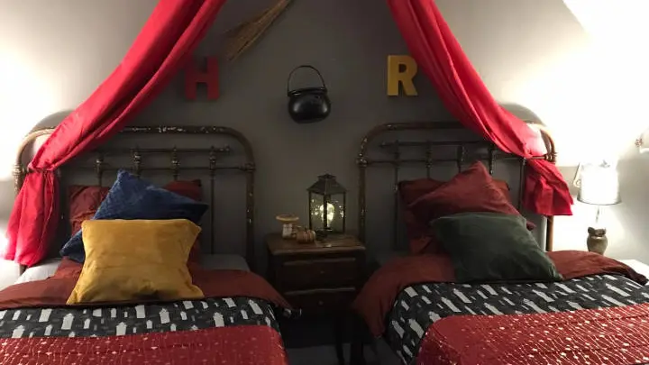 location-gite-bretagne-o-petit-manoir-ecole-3-hiboux-chambre-enfants-3