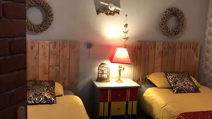 location-gite-bretagne-o-petit-manoir-ecole-3-hiboux-chambre-enfants-rdc