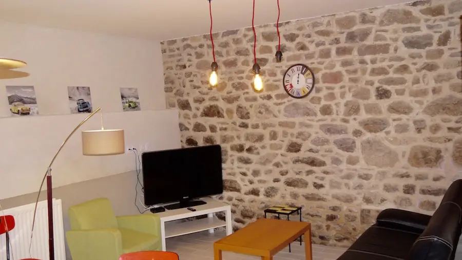 Le Loft à Bécherel - salon cheminée