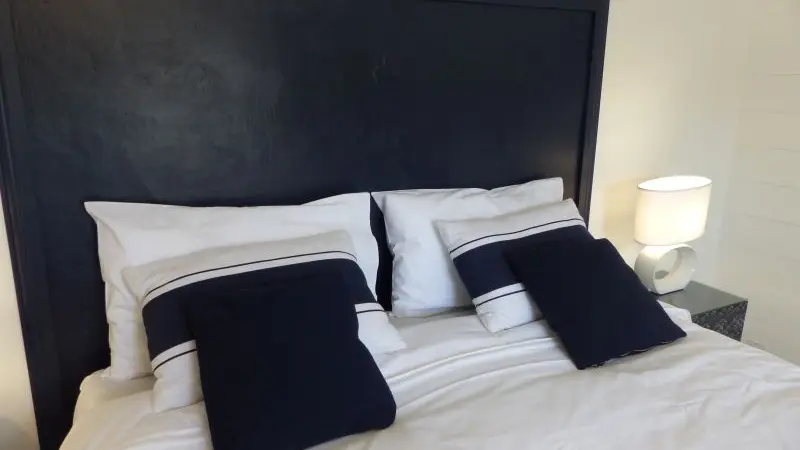 Chambre - hôtes - lits - canal - Josselin - Destination - Brocéliande