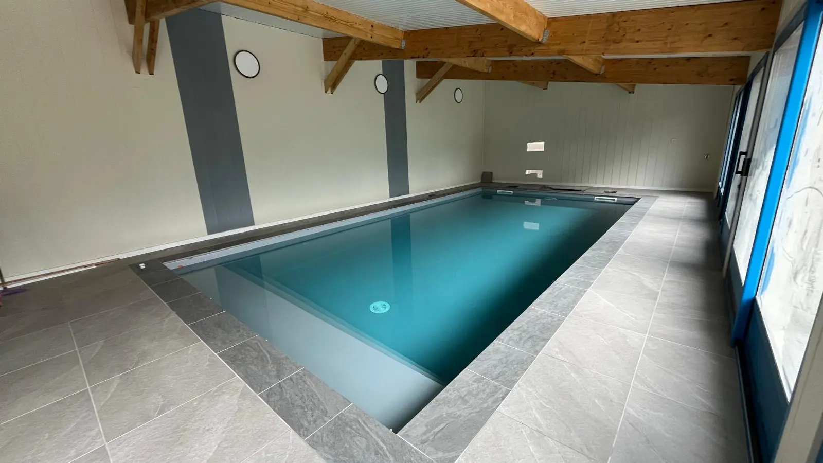 piscine intérieure chauffée toute l'année