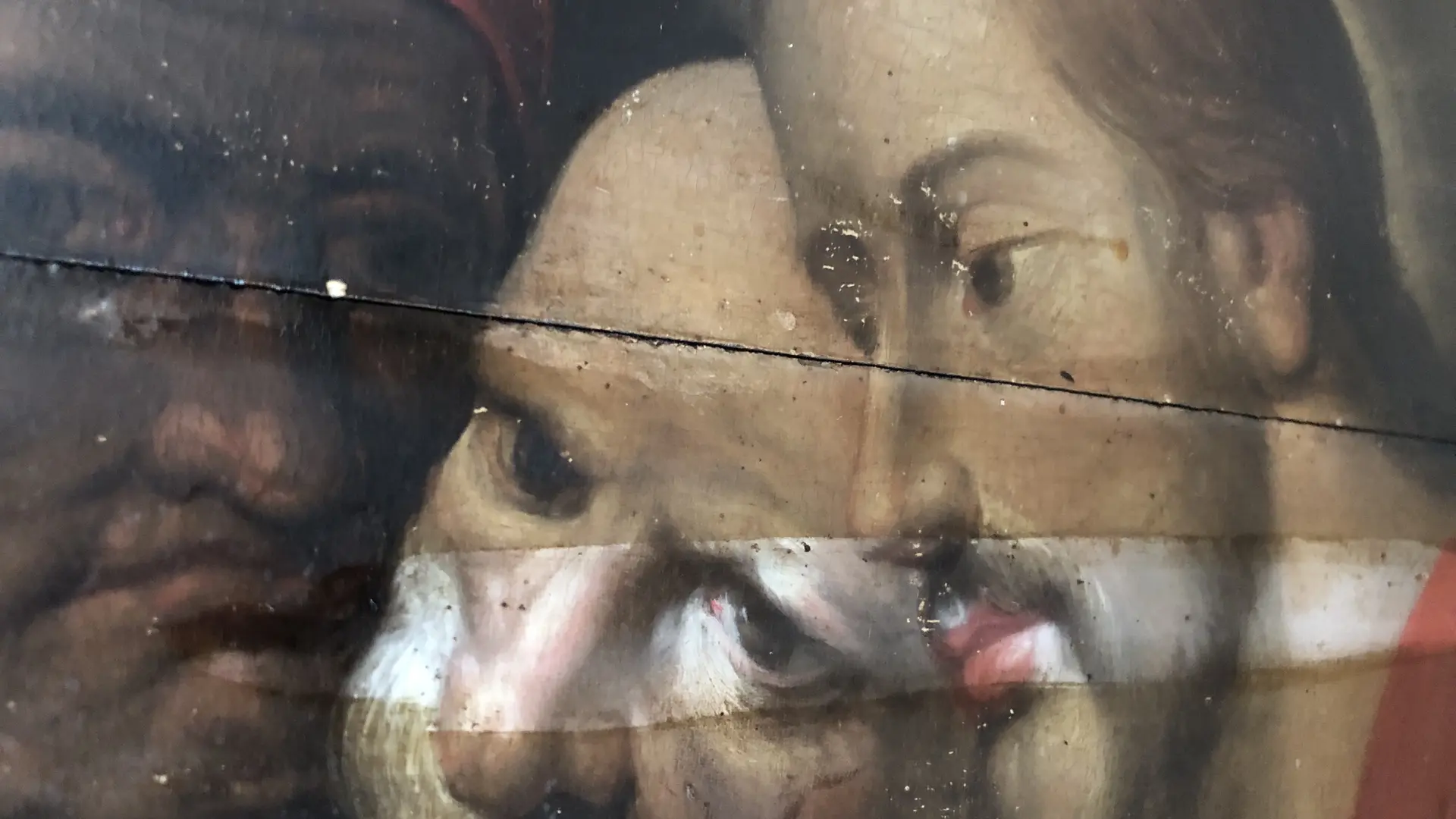 restauration peinture sur bois XVII devernissage