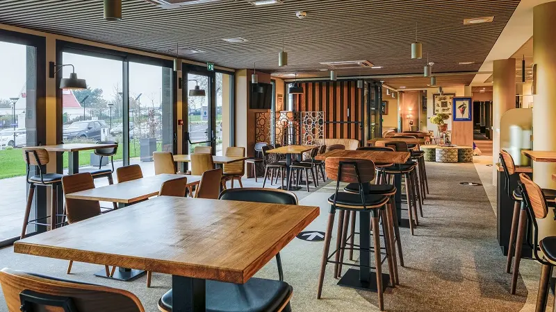 brit hotel L'Hippodrome - salle - Ploërmel - Morbihan -  Bretagne