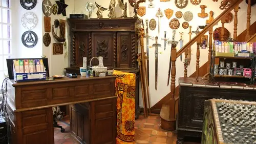 salle-1-magasin-Armoria-a-Paimpont-2