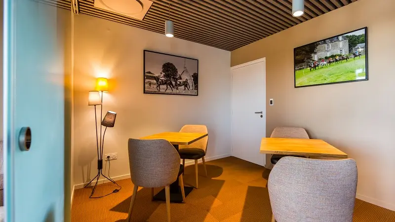brit hotel L'Hippodrome - salon - Ploërmel - Morbihan -  Bretagne