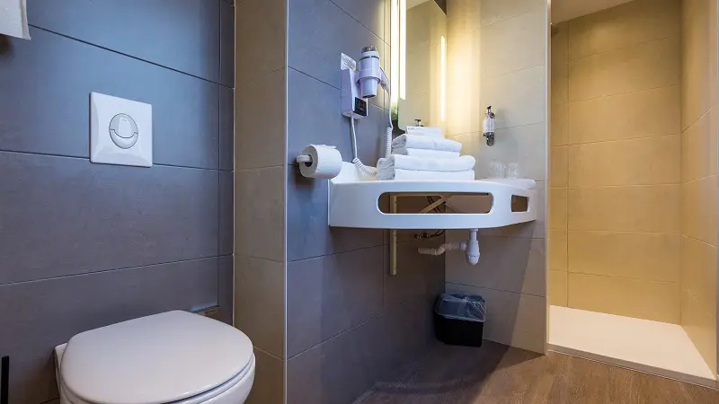 brit hotel L'Hippodrome - salle eau - Ploërmel - Morbihan -  Bretagne
