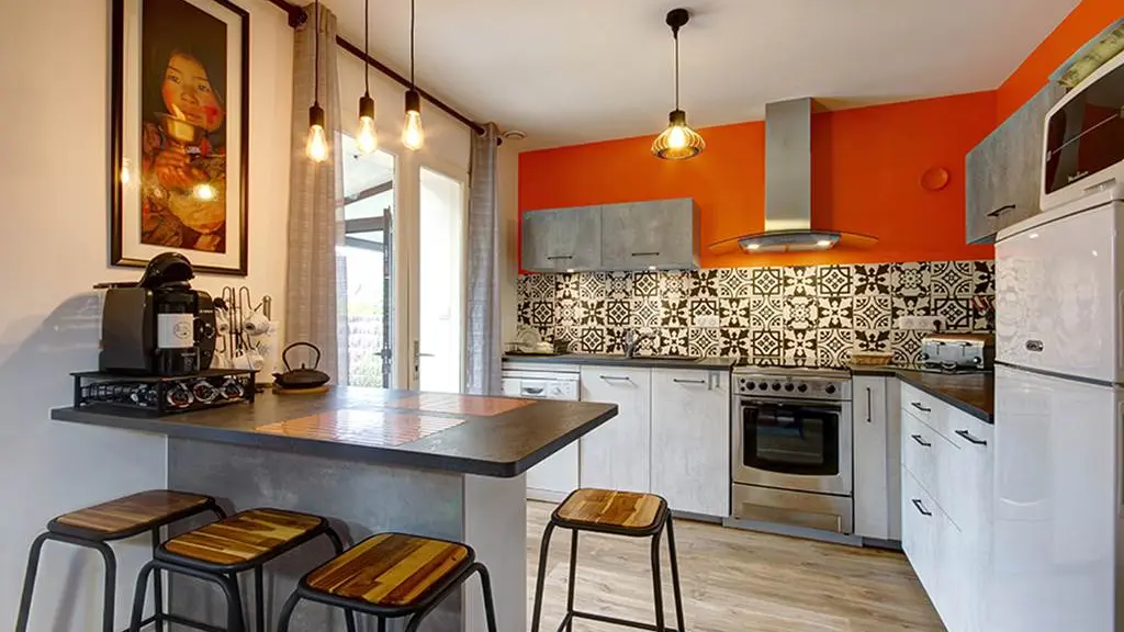 Cuisine ouverte toute équipée