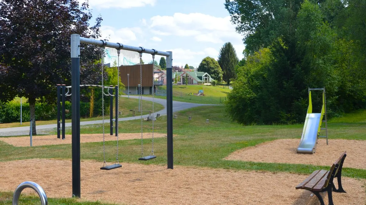 aire-de-jeux-pour-enfants-chalus