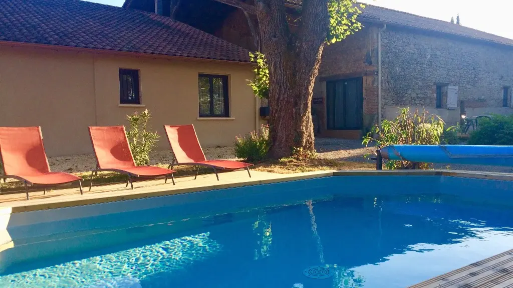 4.Piscine cote Loft