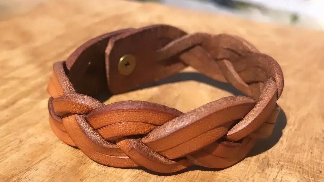 Bracelet tressé à la main