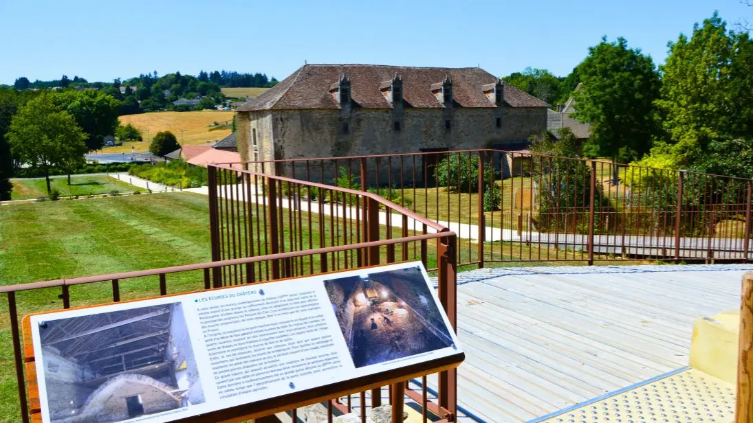 écuries-renaissance-du-chateau-des-cars