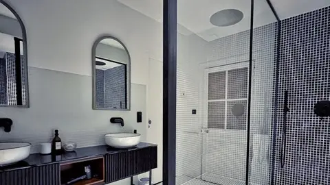 7 SDB Kaolin douche - Moyenne