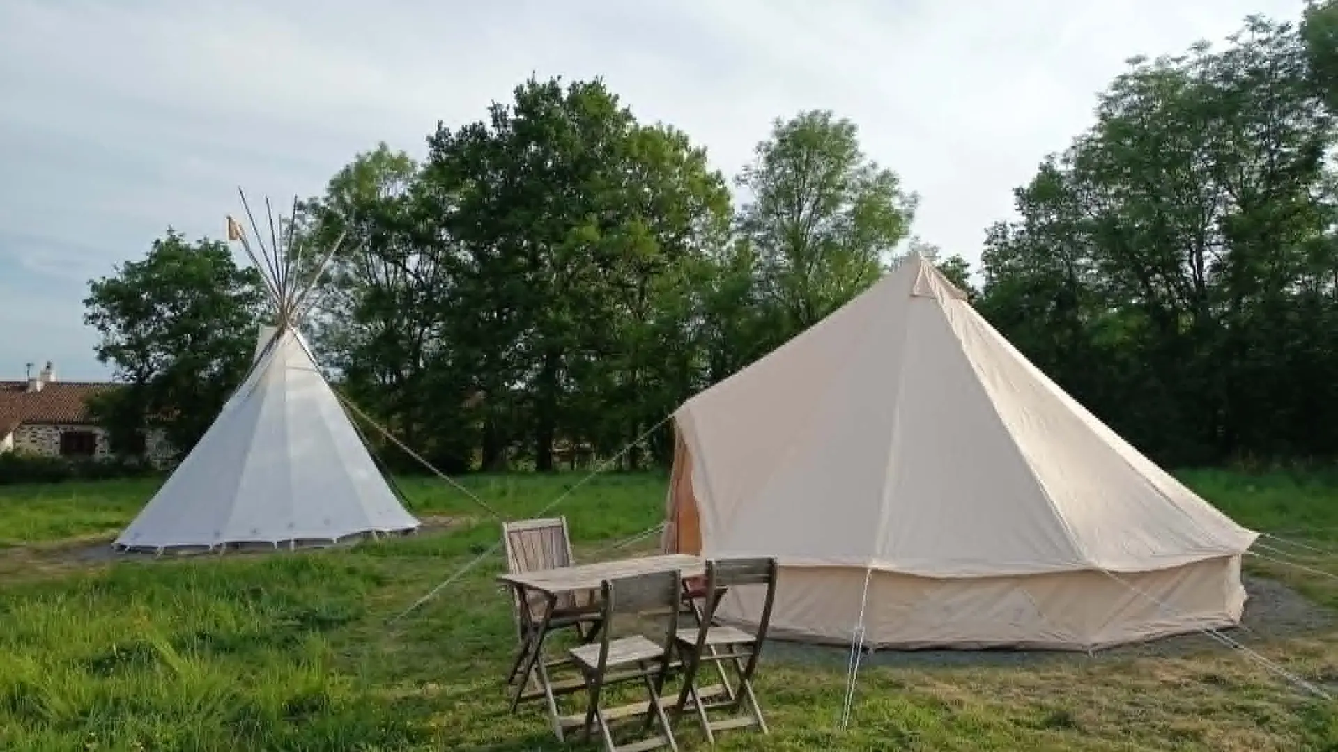 Tente des Trappeurs en pleine nature au Clos de l’Isop