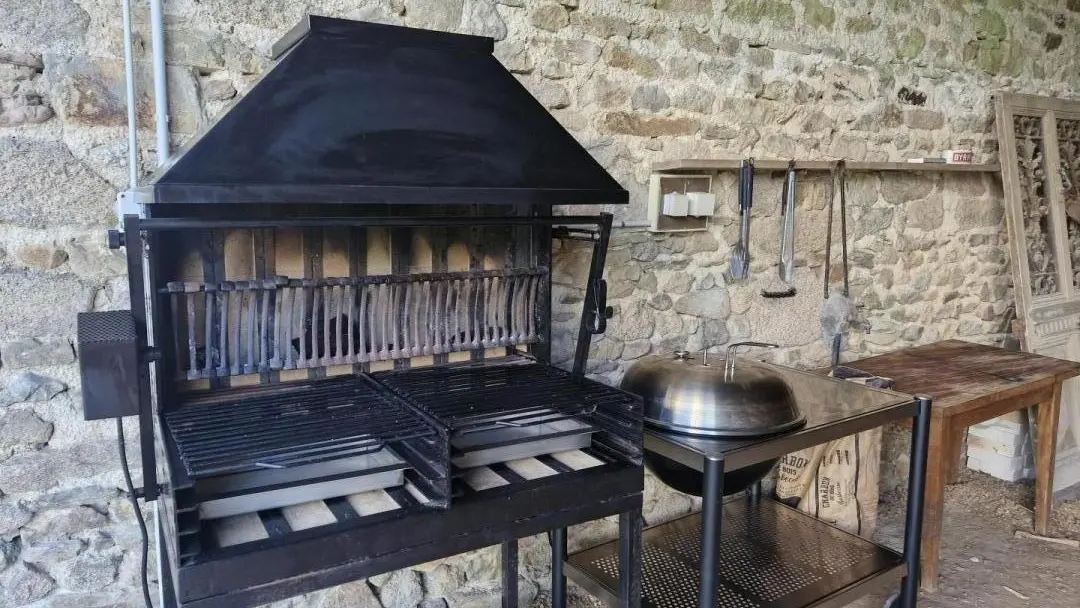 Les Granges du Tais à Ambazac en Haute-Vienne (Nouvelle Aquitaine) - Espace BBQ_64