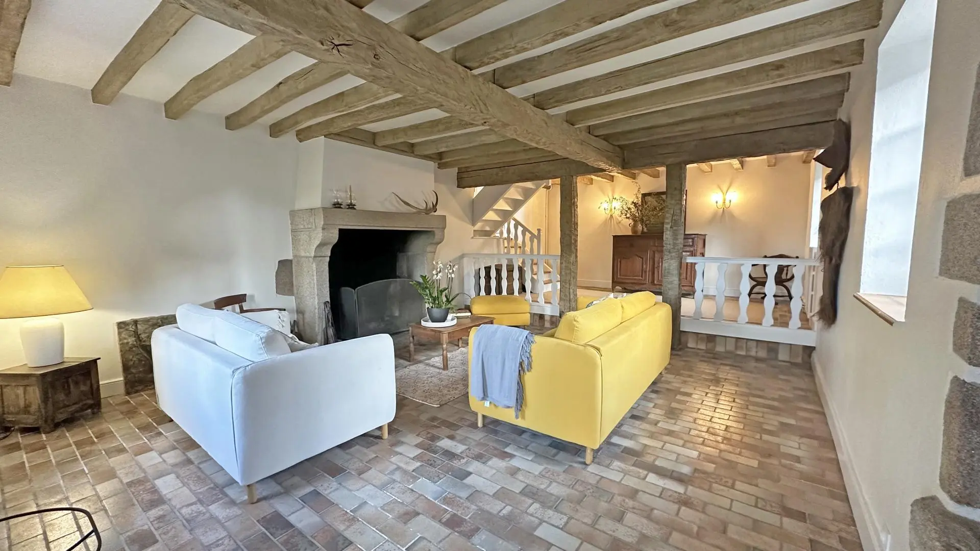 Les Granges du Tais à Ambazac en Haute-Vienne (Nouvelle Aquitaine)- salon en rez-de-jardin _26