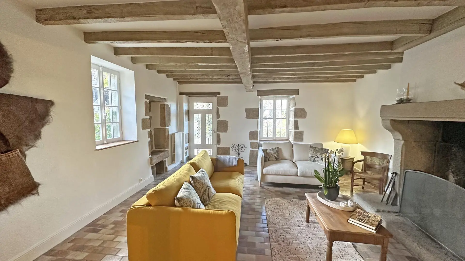 Les Granges du Tais à Ambazac en Haute-Vienne (Nouvelle Aquitaine)- salon en rez-de-jardin _25