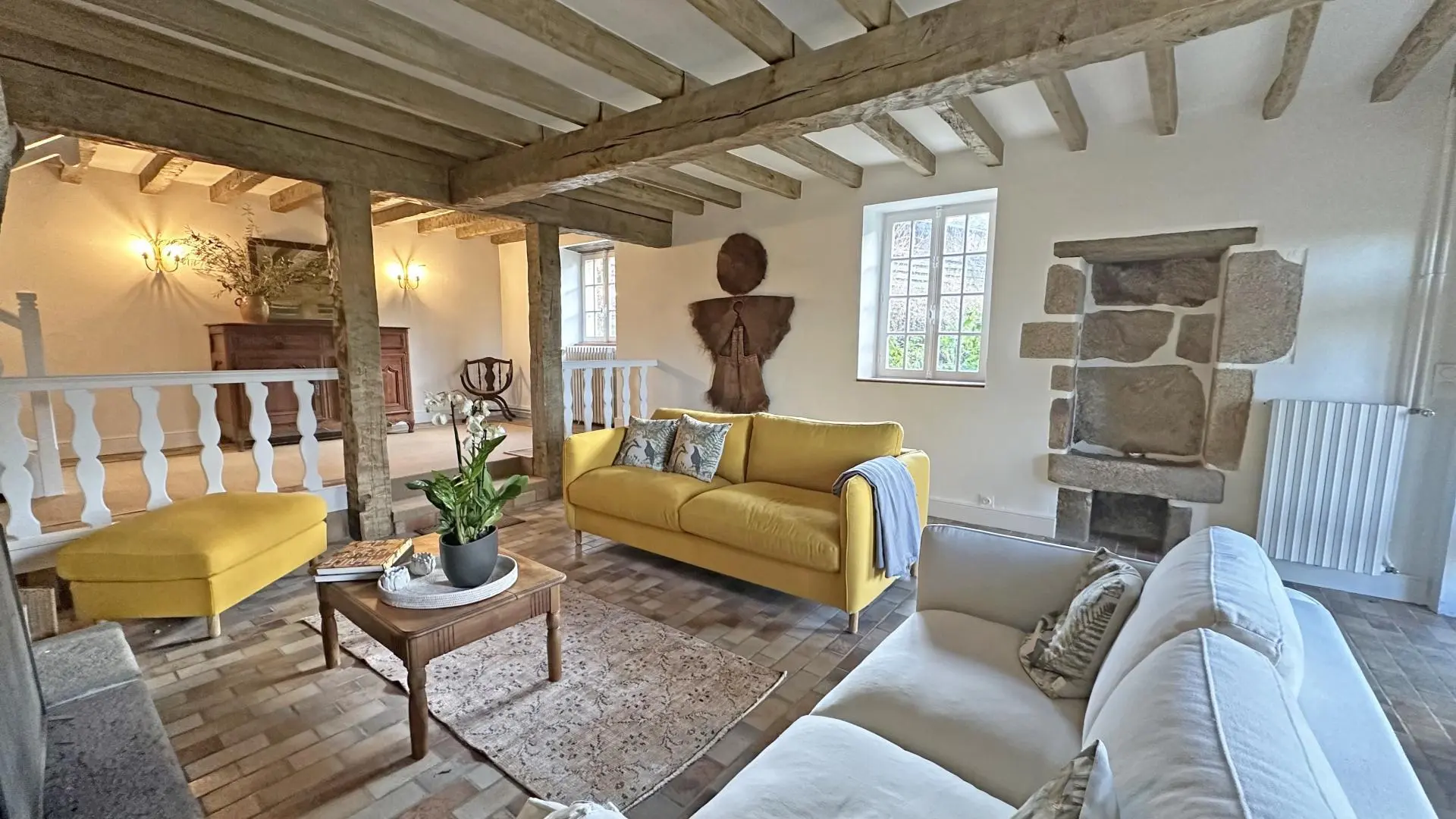 Les Granges du Tais à Ambazac en Haute-Vienne (Nouvelle Aquitaine) - salon en rez-de-jardin _24