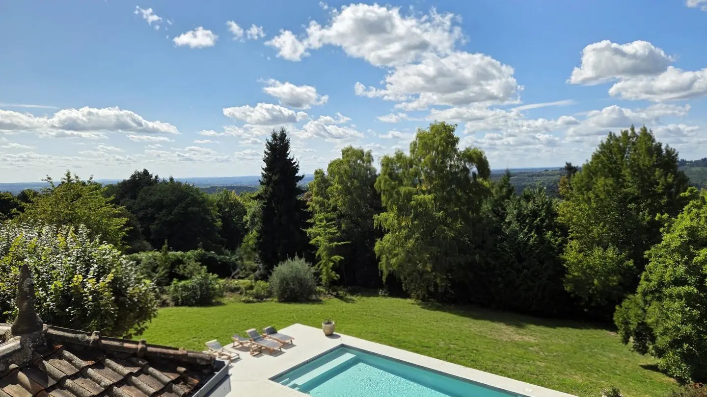 Les Granges du Tais à Ambazac en Haute-Vienne (Nouvelle Aquitaine) - Espace piscine_3