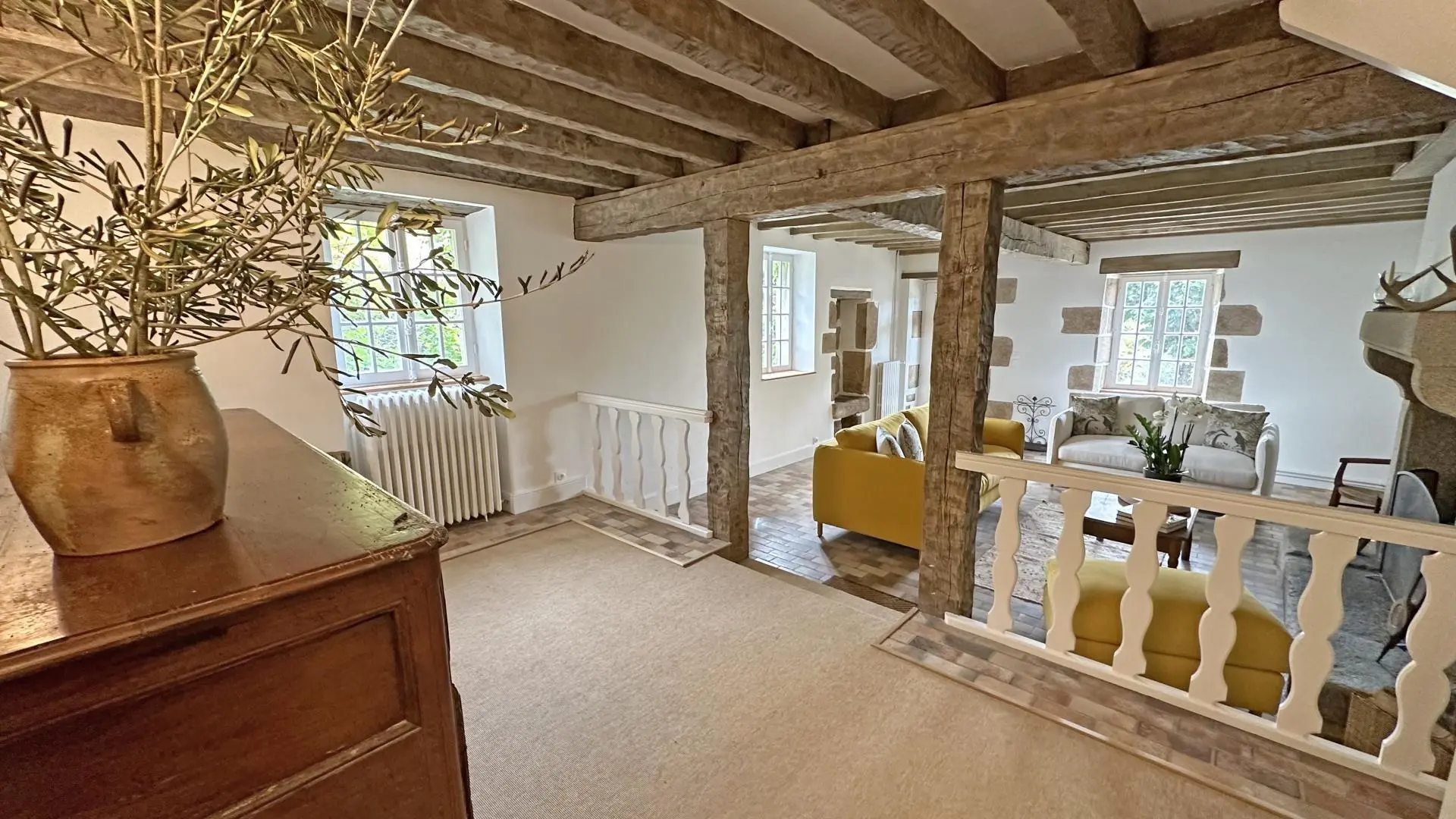 Les Granges du Tais à Ambazac en Haute-Vienne (Nouvelle Aquitaine) - salon en rez-de-jardin _22