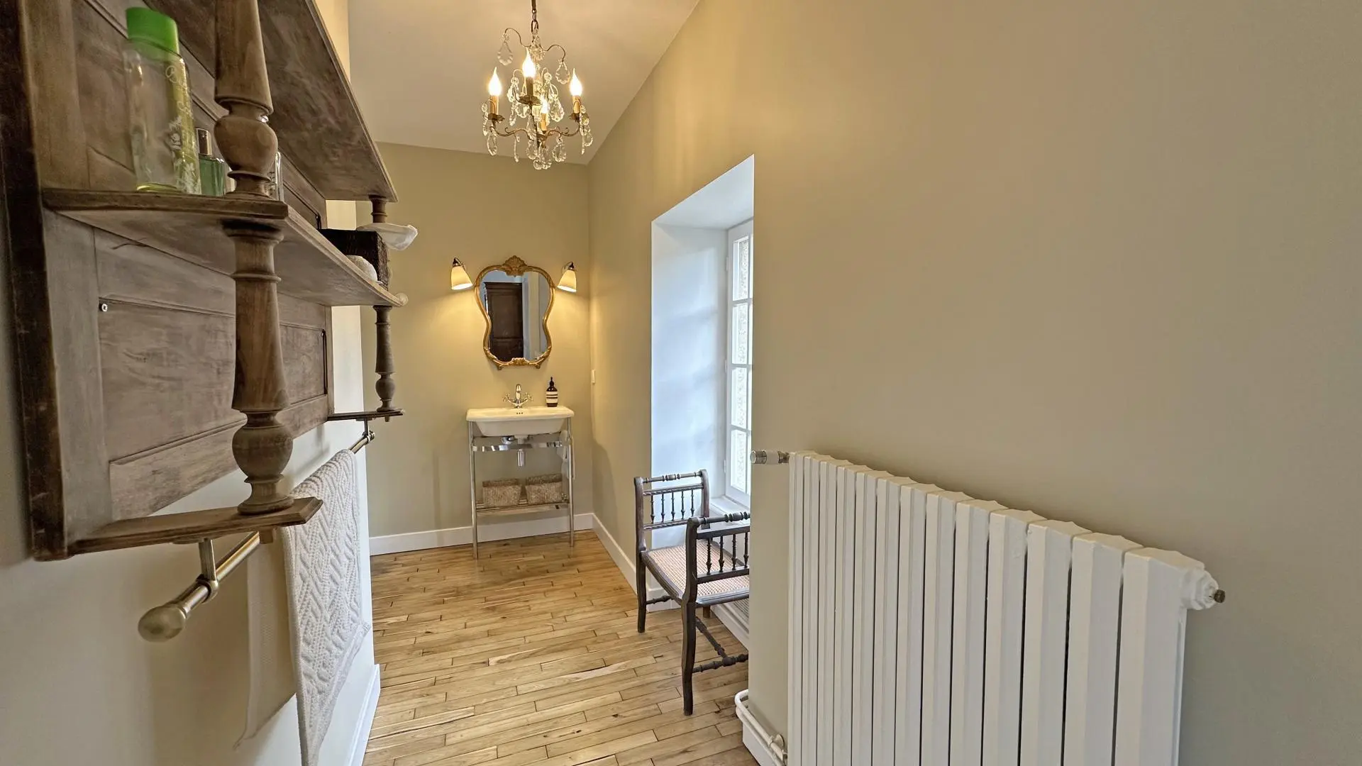 Les Granges du Tais à Ambazac en Haute-Vienne (Nouvelle Aquitaine) - chambre 3 avec salle d'eau et WC indépendant_44