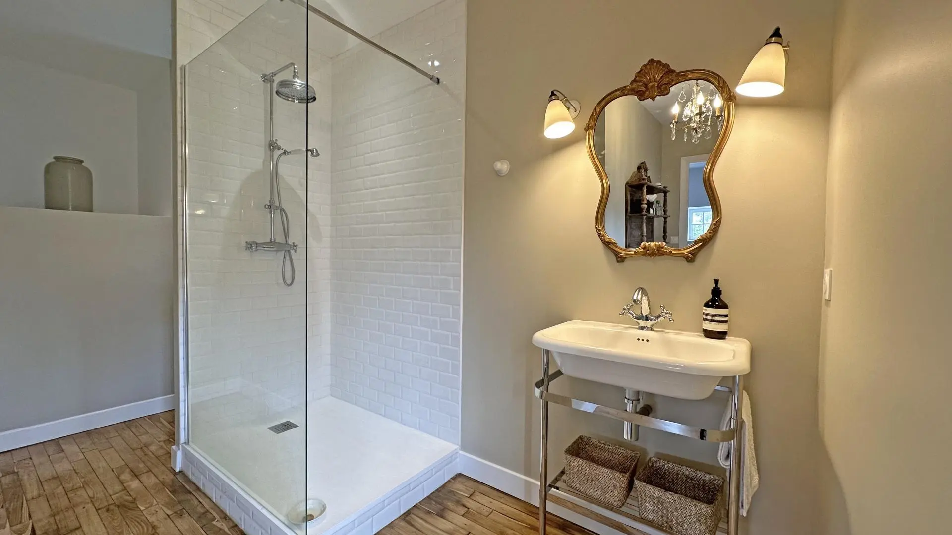 Les Granges du Tais à Ambazac en Haute-Vienne (Nouvelle Aquitaine) - chambre 3 avec salle d'eau et WC indépendant_45