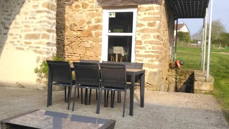 terrasse équipée avec vue sur le jardin d'agrément et avec un accès direct sur la cuisine_4