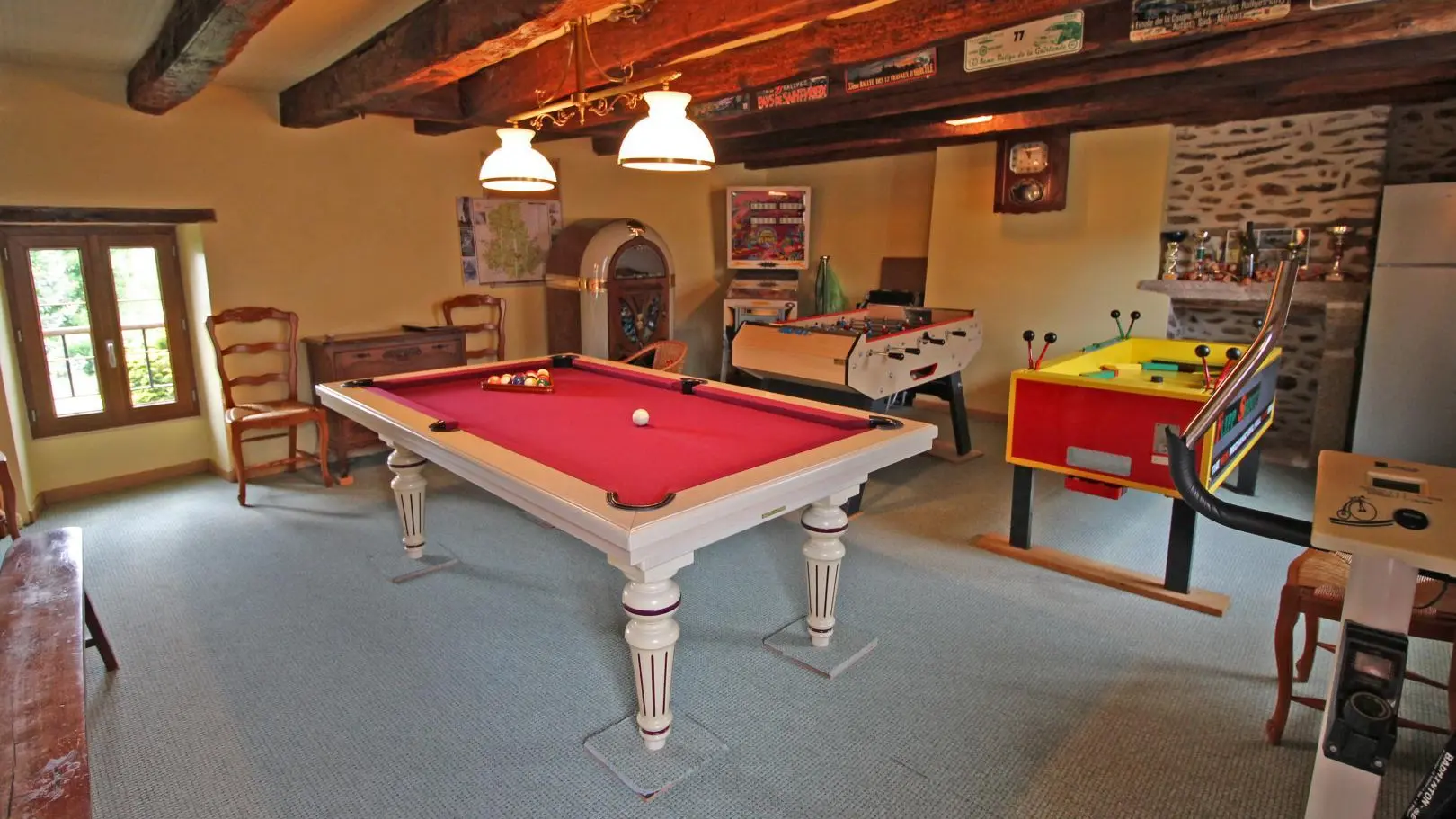 Gite La Chaize à Bersac Sur Rivalier  en Haute-Vienne (Limousin en Nouvelle Aquitaine) - salle de jeux 1er étage annexe_12