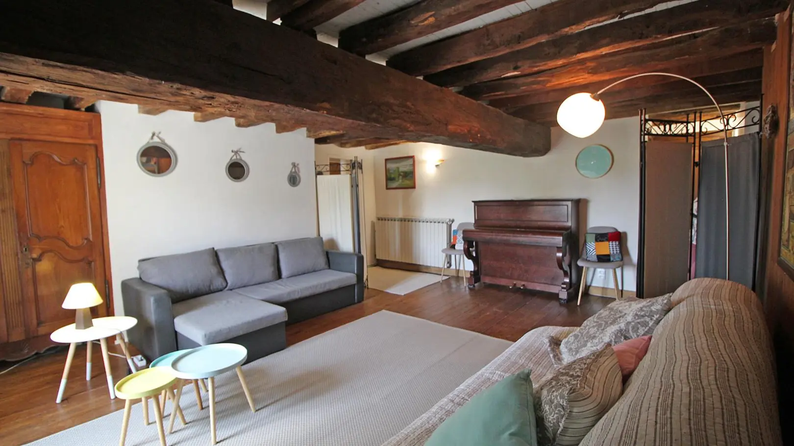Gite Lavaud à Folles en Haute-Vienne (Nouvelle Aquitaine) - salon sur pallier étage _17