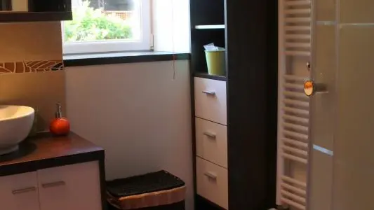 Gite Lavaud à Folles en Haute-Vienne (Limousin en Nouvelle Aquitaine) la salle d'eau de l'étage_24