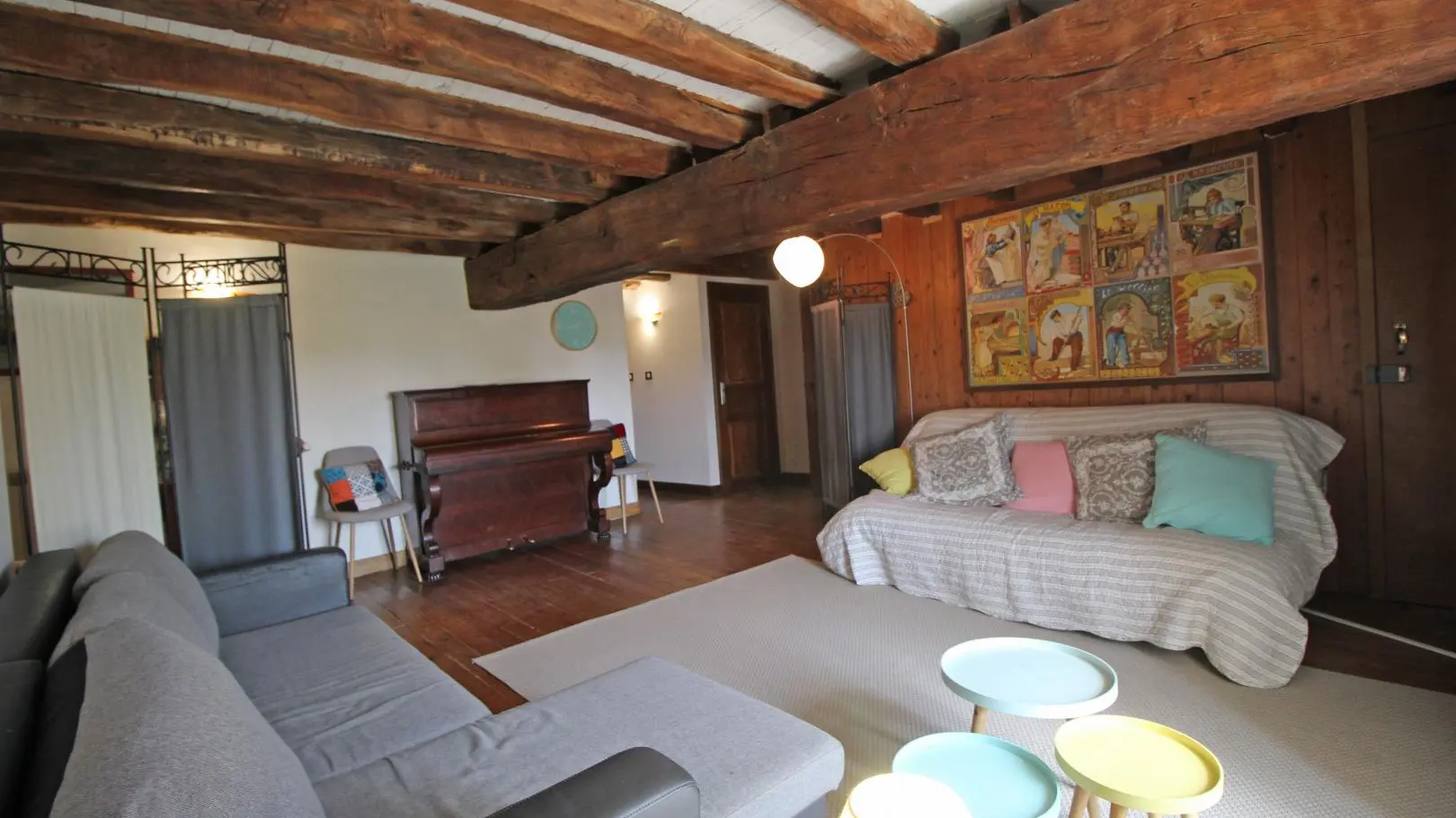 Gite Lavaud à Folles en Haute-Vienne (Nouvelle Aquitaine) - salon sur pallier étage_16