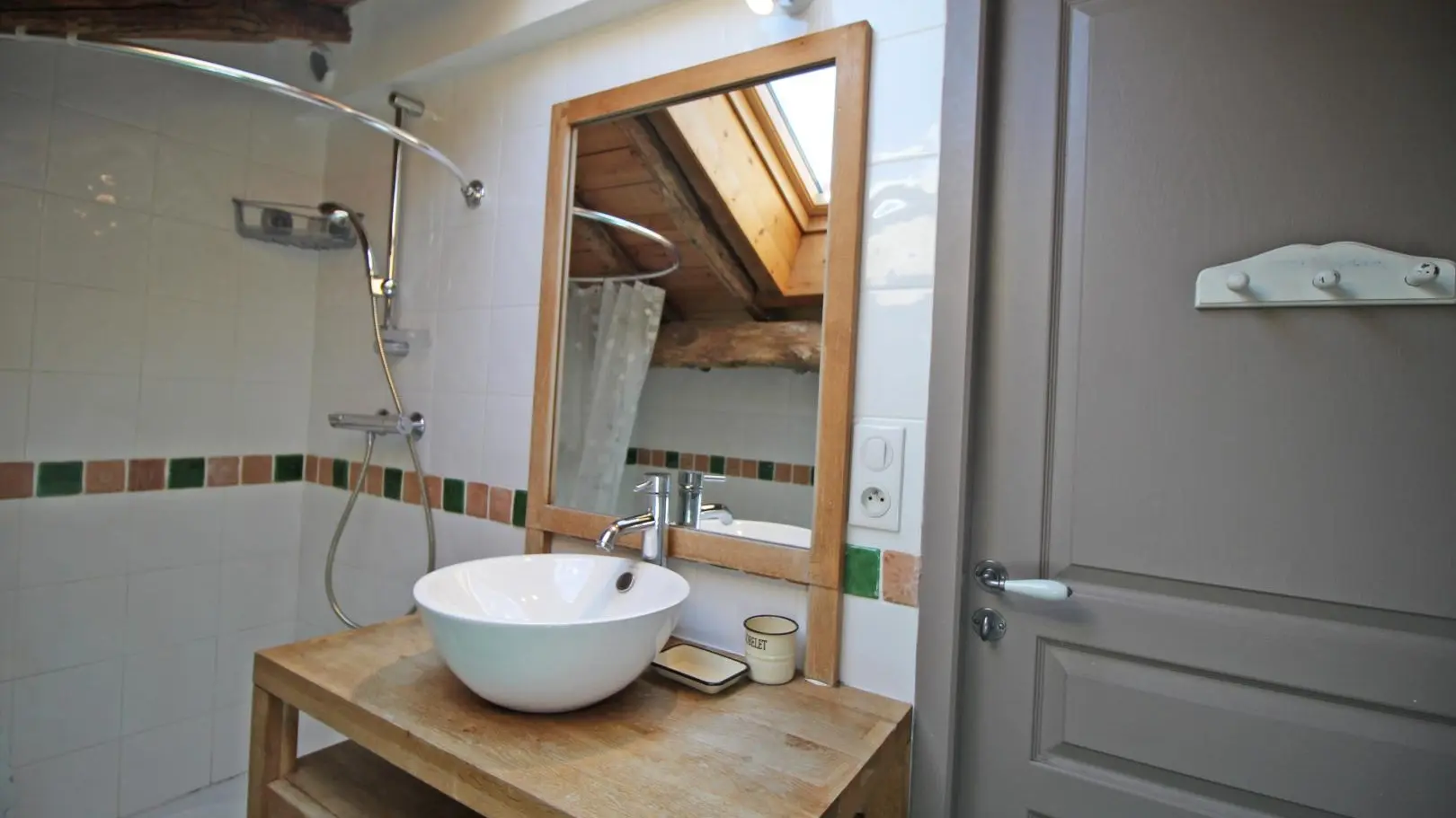 Gite Chabanne à Saint Sylvestre en Haute-Vienne (Nouvelle Aquitaine) - salle d'eau à l'étage_50