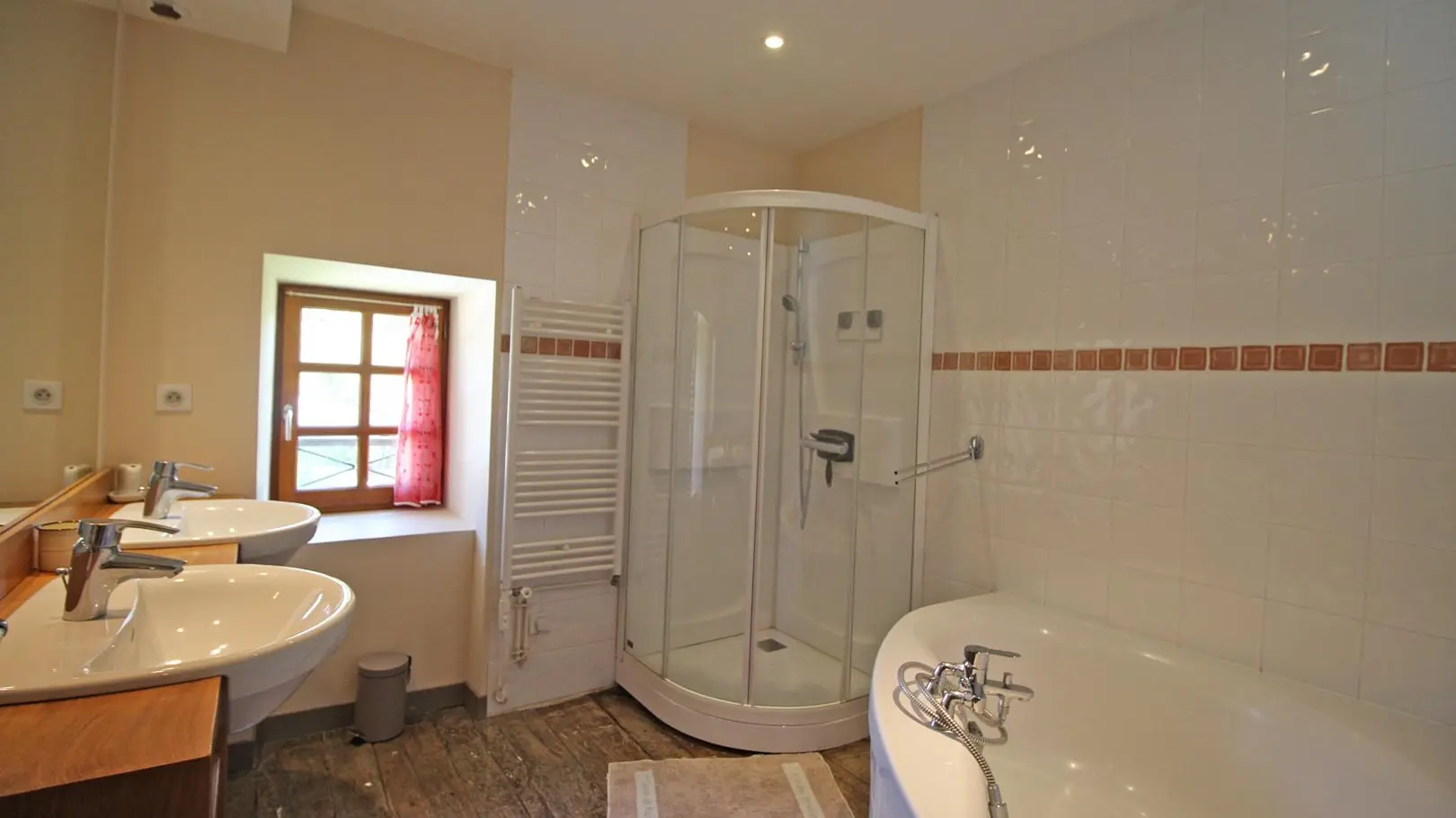 Gite Chabanne à Saint Sylvestre en Haute-Vienne (Nouvelle Aquitaine) - salle de bains à l'étage_46