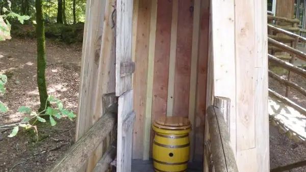 Cabane du Vieux Huraud à Saint Sylvestre en Haute-Vienne (Limousin). Les toilettes sèches_23